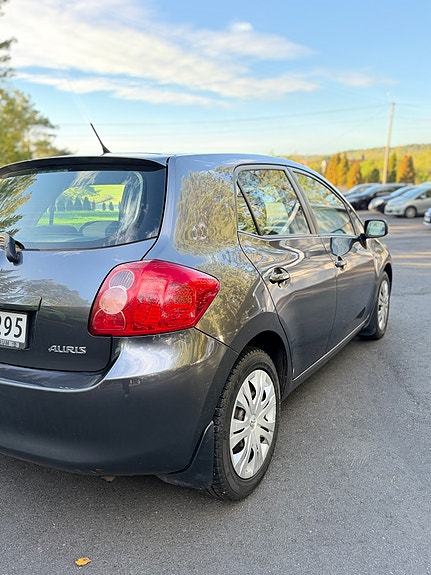 Toyota Auris 9 of 30