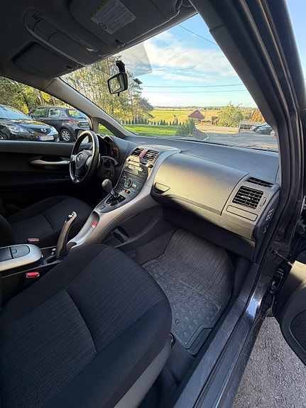 Toyota Auris 25 of 30