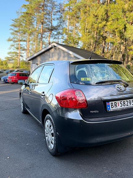 Toyota Auris 12 of 30