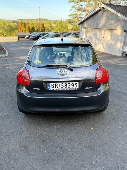 Toyota Auris 11 of 30