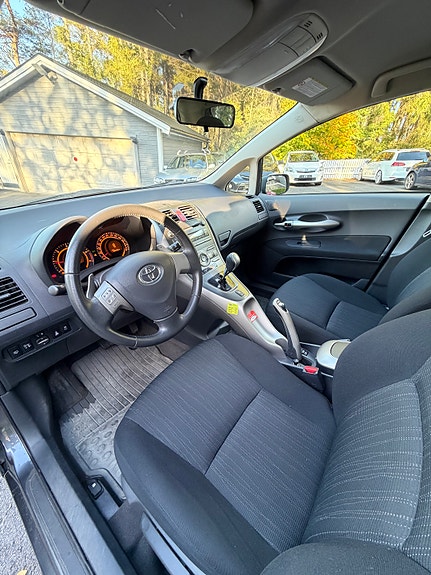 Toyota Auris 22 of 30