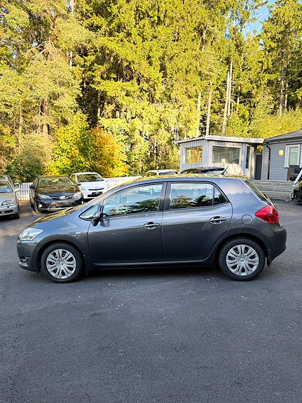 Toyota Auris 14 of 30