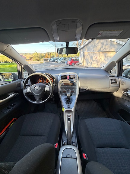 Toyota Auris 15 of 30