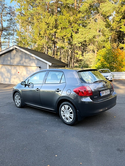 Toyota Auris 13 of 30