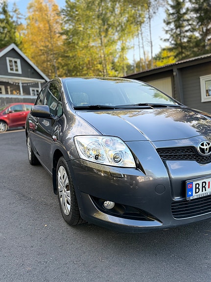 Toyota Auris 5 of 30