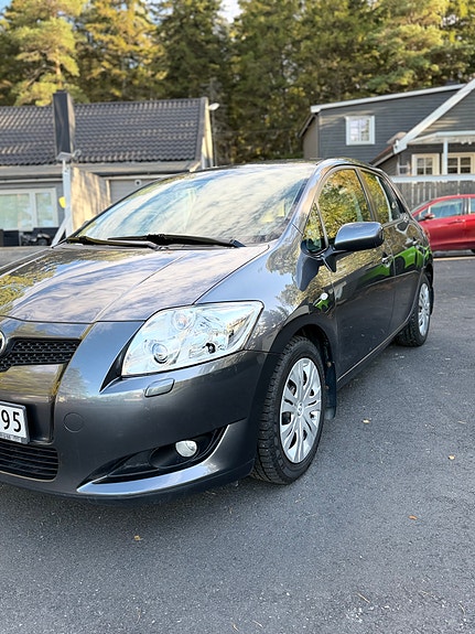 Toyota Auris 2 of 30