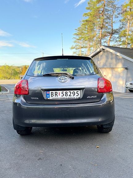 Toyota Auris 10 of 30