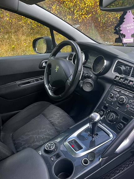 Peugeot 3008 4 of 9