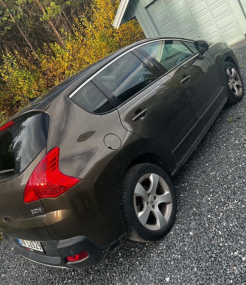 Peugeot 3008 2 of 9
