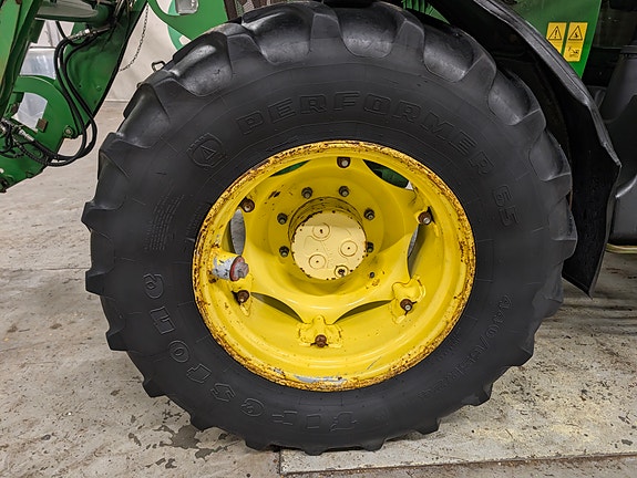 John Deere 5820 10 of 16