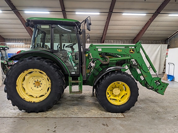 John Deere 5820 6 of 16