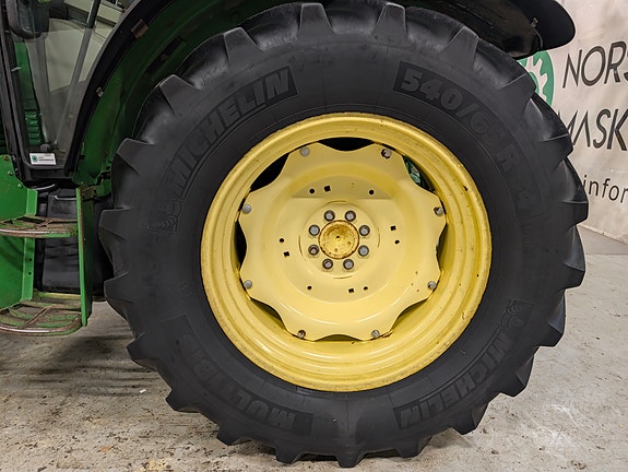 John Deere 5820 12 of 16