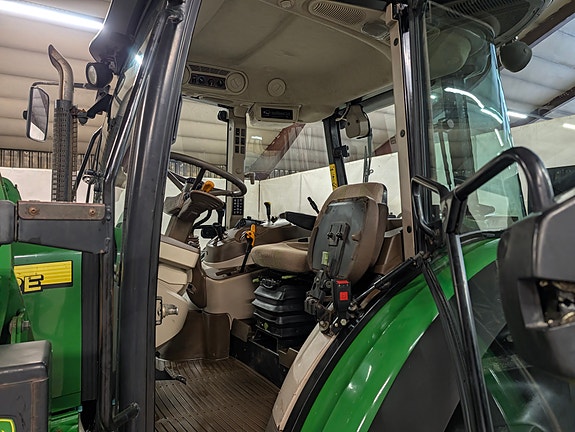 John Deere 5820 13 of 16