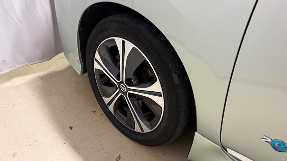 Nissan Leaf 7 of 27
