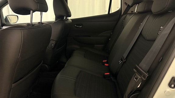 Nissan Leaf 16 of 27