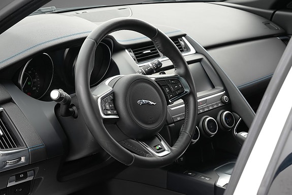 Jaguar E-PACE 10 of 27