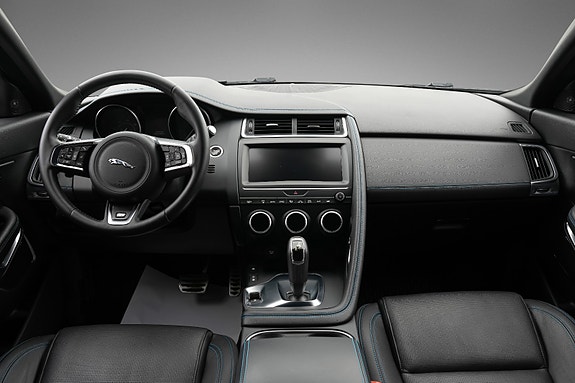 Jaguar E-PACE 21 of 27