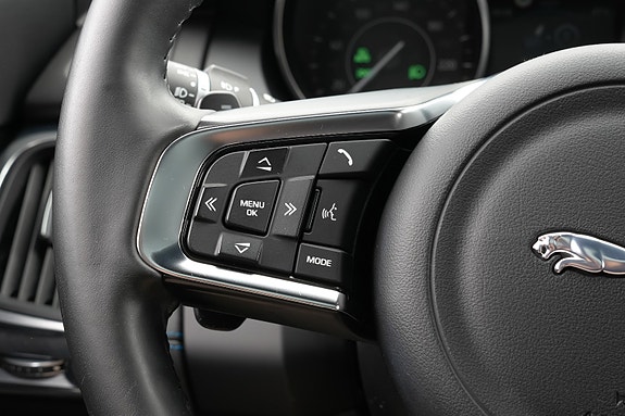 Jaguar E-PACE 14 of 27