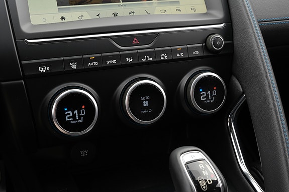 Jaguar E-PACE 15 of 27