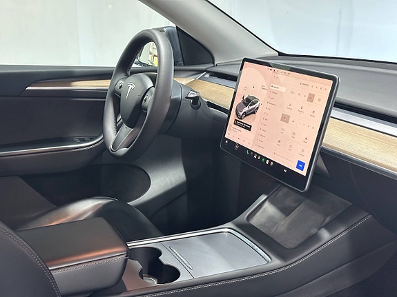 Tesla Model Y 8 of 20