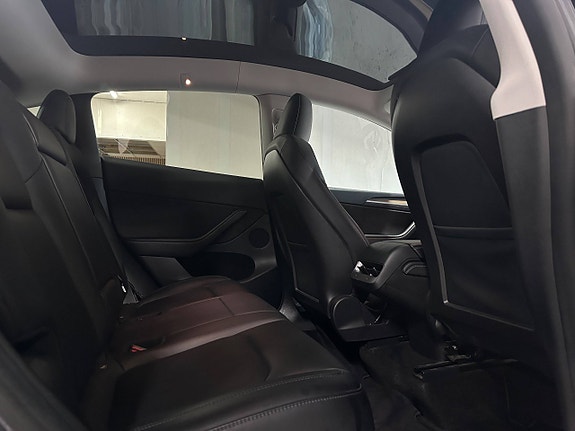 Tesla Model Y 10 of 20