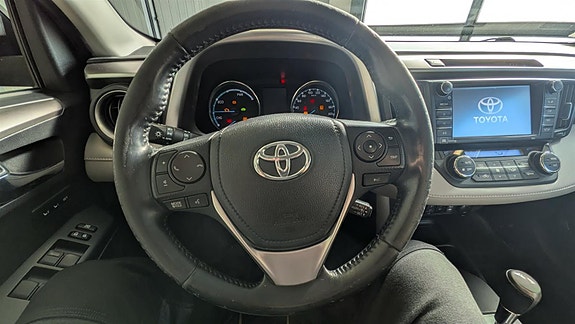 Toyota RAV4 13 of 18