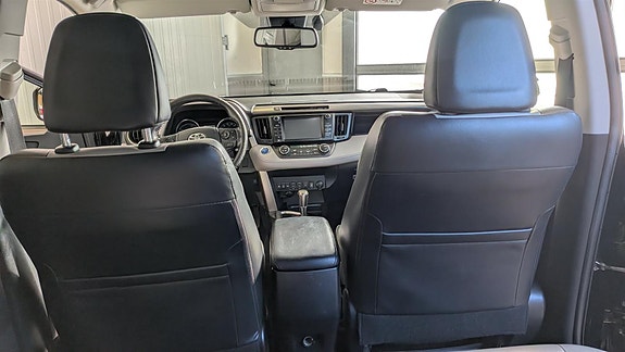 Toyota RAV4 7 of 18