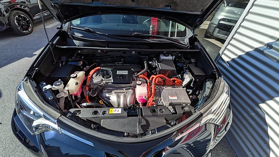 Toyota RAV4 6 of 18