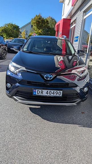 Toyota RAV4 4 of 18
