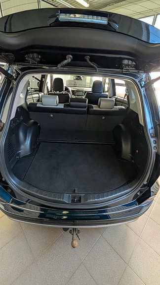 Toyota RAV4 12 of 18
