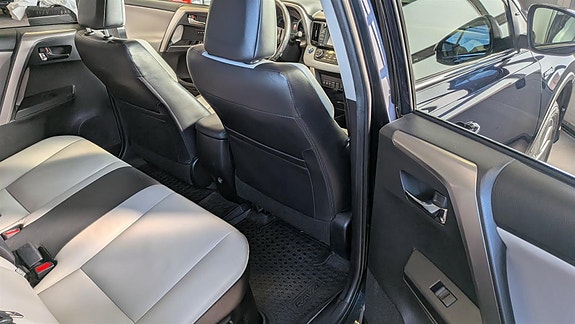 Toyota RAV4 11 of 18