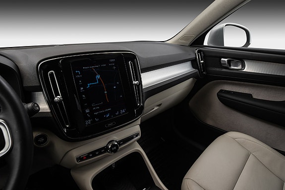 Volvo XC40 20 of 27