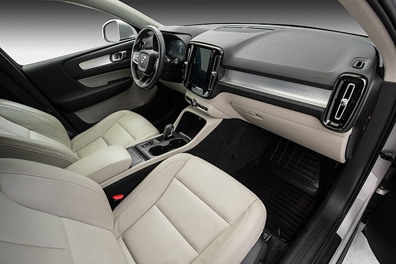 Volvo XC40 21 of 27