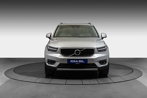 Volvo XC40 8 of 27