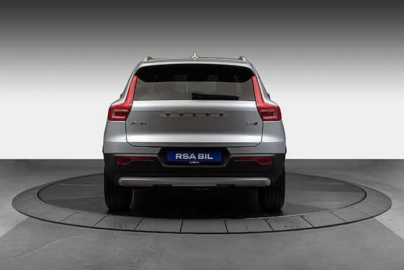 Volvo XC40 5 of 27