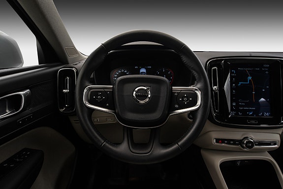 Volvo XC40 15 of 27