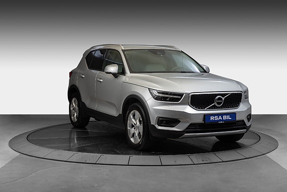 Volvo XC40 2 of 27