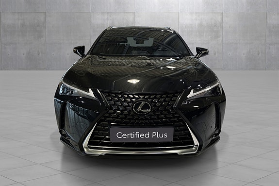Lexus UX300e 8 of 20