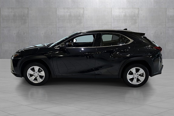 Lexus UX300e 2 of 20