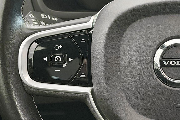 Volvo XC90 16 of 30