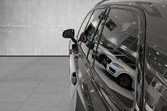 Volvo XC90 10 of 30