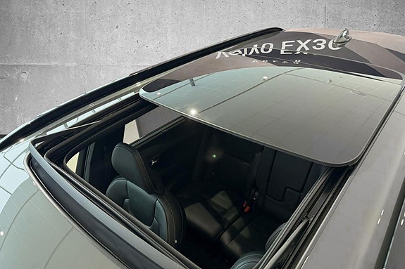 Volvo XC90 11 of 30