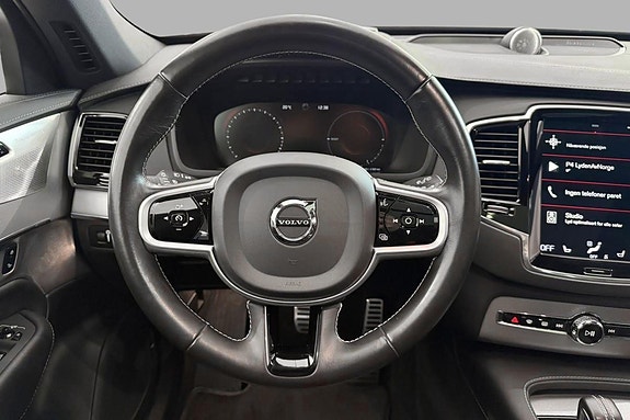 Volvo XC90 15 of 30