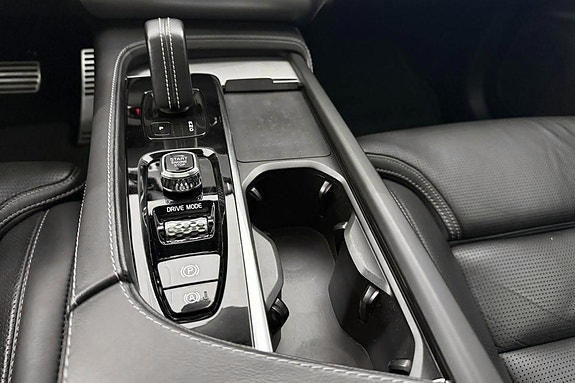 Volvo XC90 24 of 30