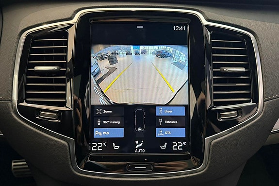 Volvo XC90 30 of 30