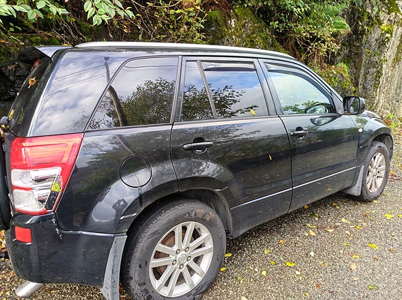 Suzuki Grand Vitara 3 of 5