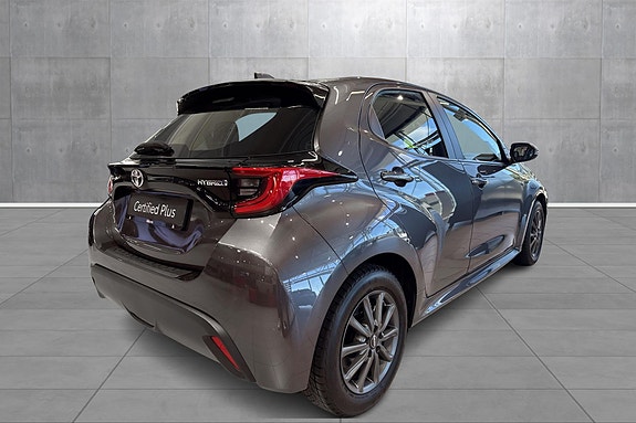 Toyota Yaris 5 of 25