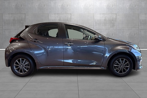Toyota Yaris 6 of 25