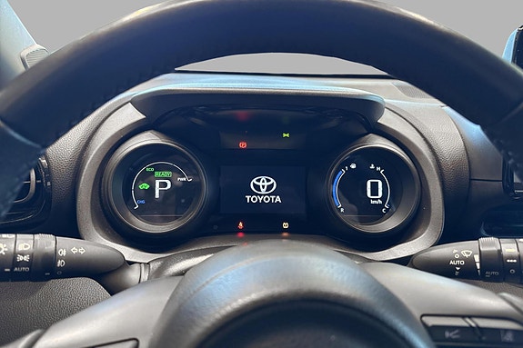 Toyota Yaris 12 of 25