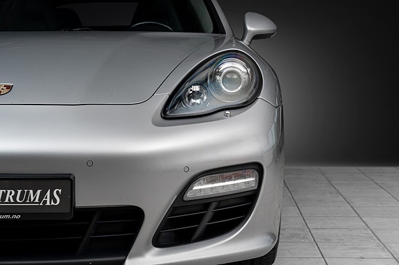 Porsche Panamera 4 of 30